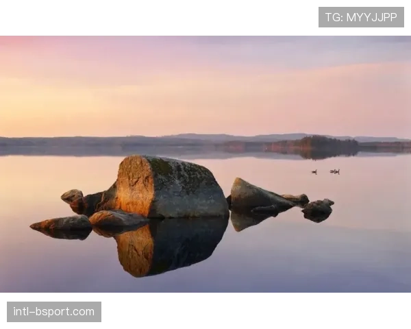 久常凉在圆石滩前九洞发挥出色，以62杆获得AT&T圆石滩职业业余配对赛首轮单独领先